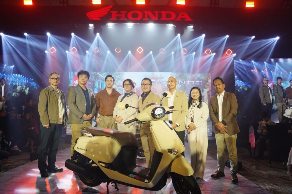 In the photo (L-R) Mr. Yasunori Miyamoto, Vice President of Finance (HPI), Mr. Kohei Yamamoto, Executive Vice President of Manufacturing (HPI), Mr. Alden Richards (Product Ambassador), Ms. Sayaka Arai, President (HPI), Mr. Dai Harada, Chief Engineer and Large Project Leader, Honda Motor Co., Ltd., Mr. Jomel Jerezo, Vice President of Motorcycle Sales & Supply Chain Management, (HPI), , Ms. Maria Fe Quijano, Assistant Vice President of Finance & IT (HPI) and  Mr. Juan Gerry Datario, Assistant Vice President of Business Admin (HPI)
