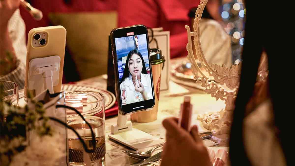 Spotlight Cosmetics Unveils “You First” Tagline, New Eye Collection