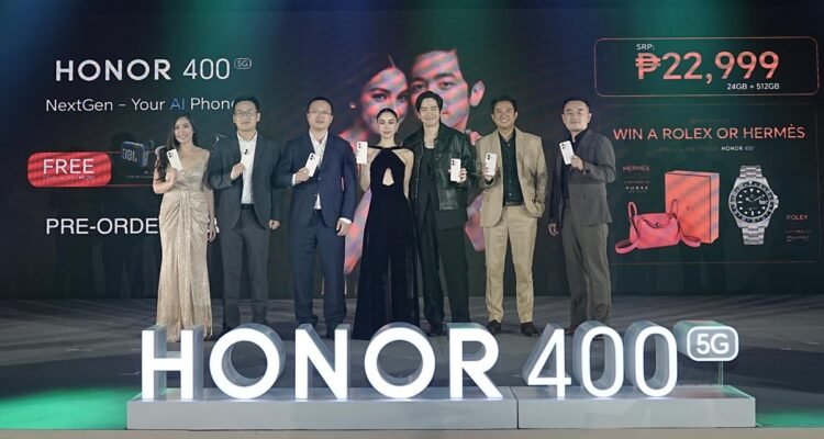 HONOR Philippines Brand Marketing Manager Joepy Libo-on, Country Manager Sean Yuan, CEO of HONOR Southeast Asian Business Development George Zheng, Vice President Stephen Cheng, GTM Director Steven Yan with their first ambassadors Julia Barretto and Joshua Garcia 