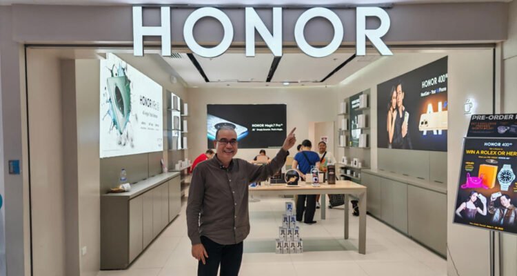 Tech Expert Art Samaniego is Customer #90 at SM City Sta. Rosa