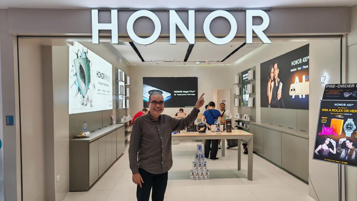 Tech Expert Art Samaniego is Customer #90 at SM City Sta. Rosa