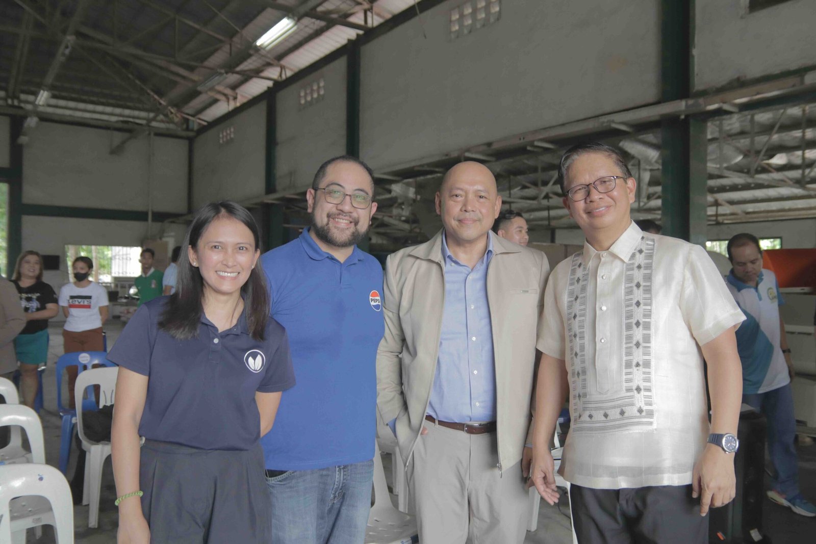 (L-R): Ms. Erica Cardoso, Managing Director
of Evergreen Labs Philippines, Mr.
Christopher Ilagan, Dir. Al Orolfo, DENR-
FASPS Director, Congressman Atty. Arman
Dimaguila Jr., Former Biñan City Mayor
Representatives from PepsiCo Philippines,
Evergreen Labs Philippines, and local
government officials inside the newly
launched Enhanced Materials Recovery
Facility at Biñan Ecopark during the facility’s
inauguration ceremony.