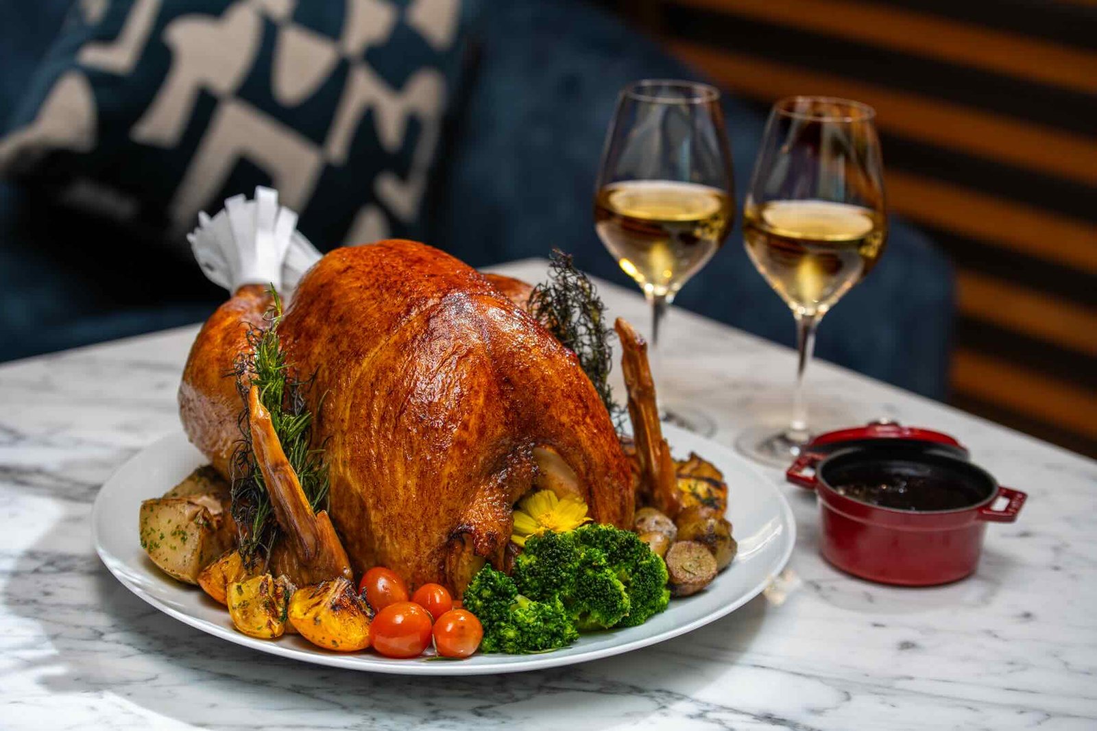 Celebrate with your family and indulge in hearty feasts that await you, from lavish buffets to perfectly roasted turkeys.