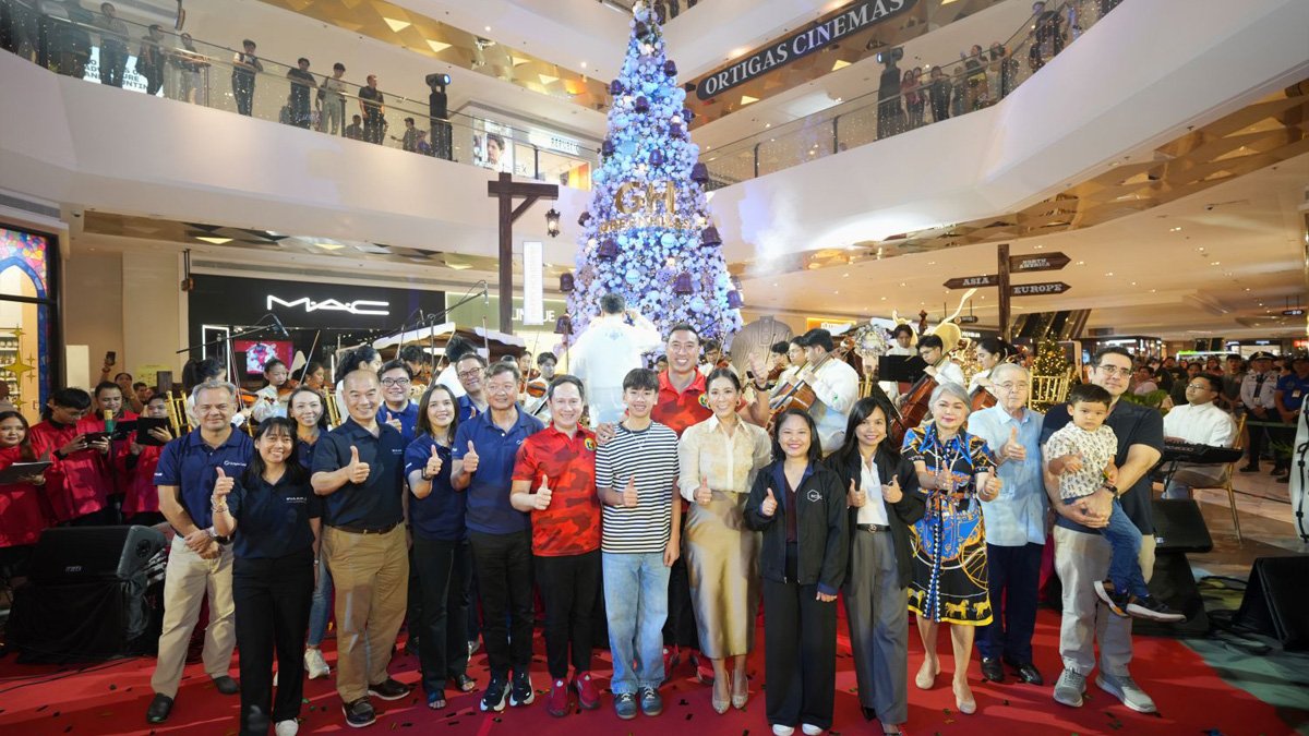 Christmas Takes Flight at GH Mall with Holidays Around the World 