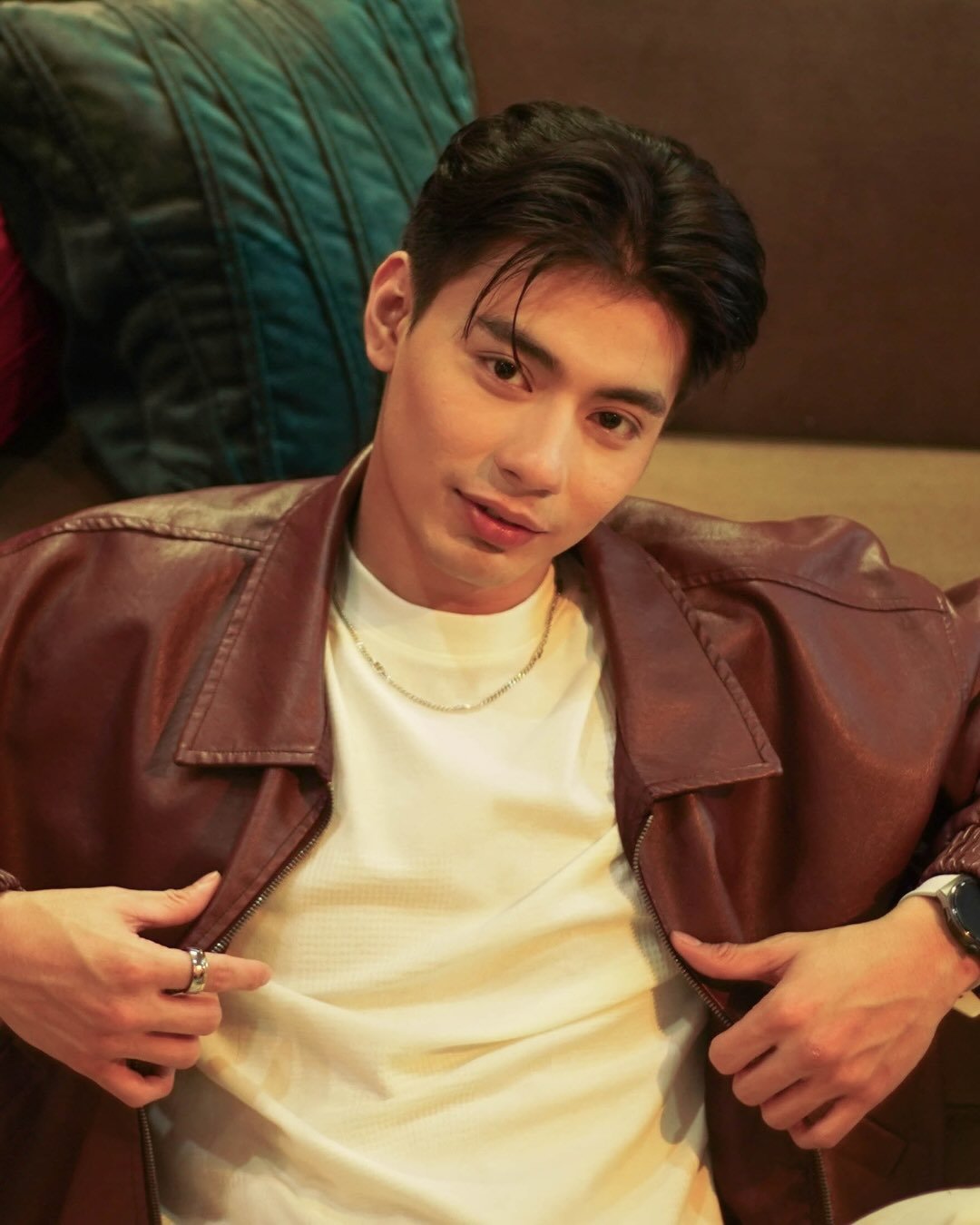 Dylan Menor just released his first-ever Christmas song, “Pasko’y Walang Katulad,” and it is written, composed, and produced by renowned Filipino music artist Vehnee Saturno.