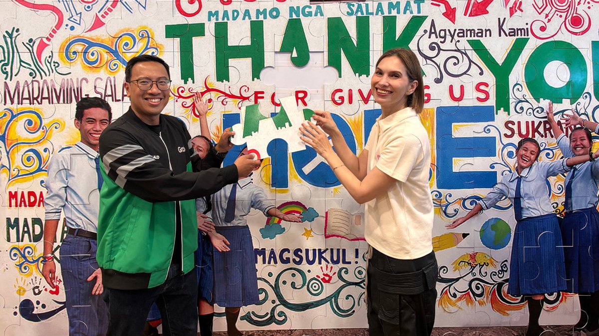 Grab Philippines and HOPE have officially broken ground on the first classroom to be built at Inang Maharang Elementary School. [L-R] Grab Philippines Country Head Ronald Roda, HOPE Founder and Executive Chairperson Nanette Medved-Po