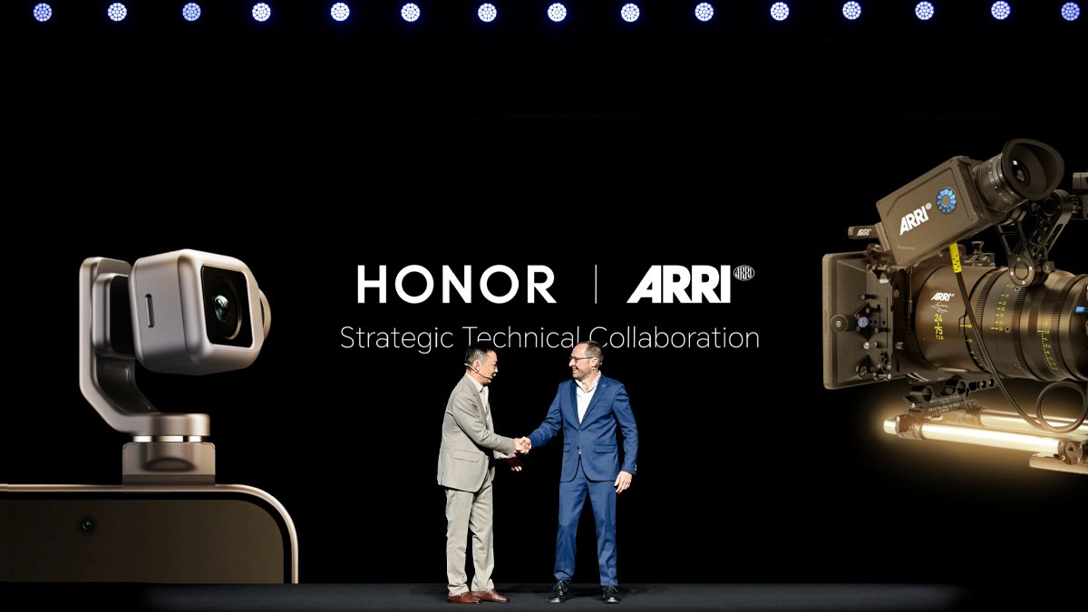 HONOR CEO James Li (left) and ARRI MD David Bermbach (right) at the MWC 2026 announcement