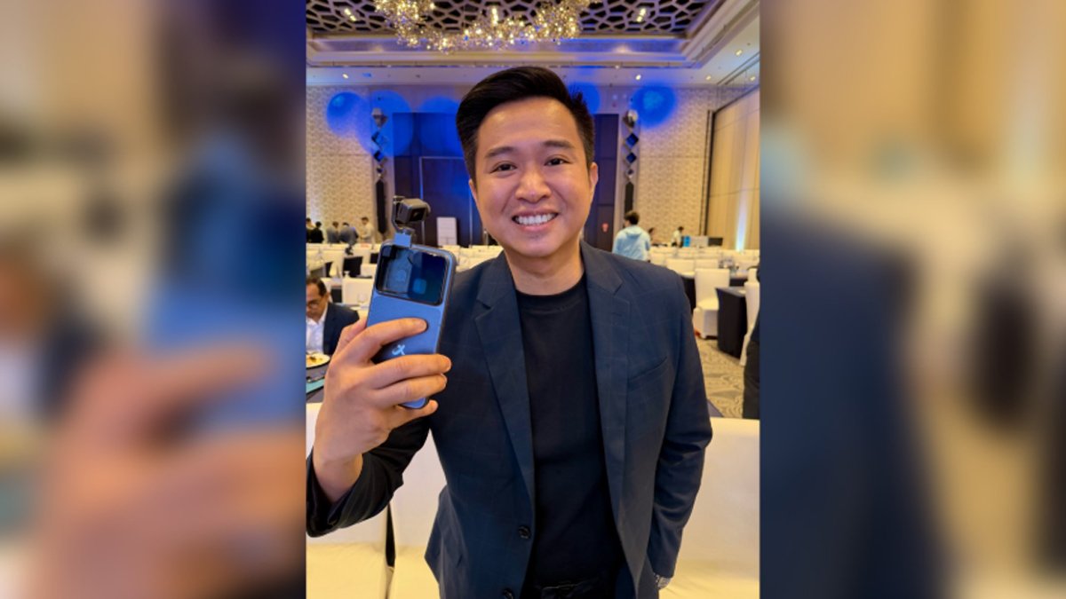 Stephen Cheng gets hands-on with the much-hyped HONOR Robot Phone at Mobile World Congress.