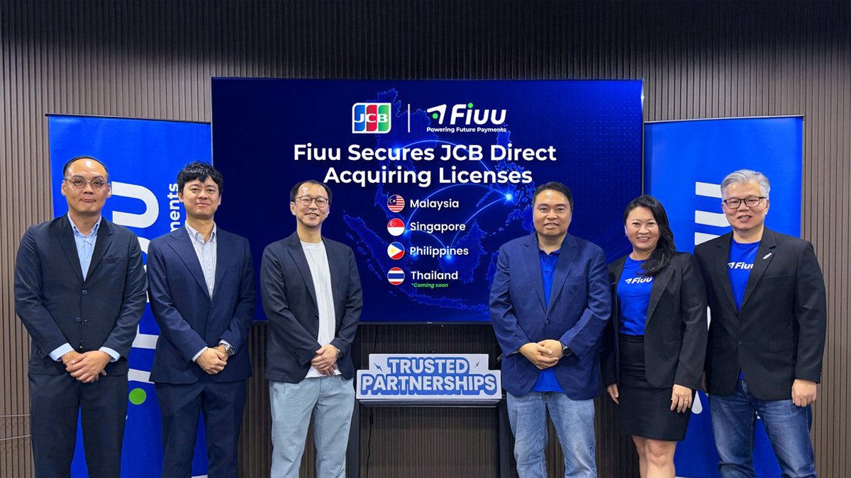 From left to right: Daniel Han (Head Acquiring, JCB International Asia Pacific Pte Ltd, Malaysia Branch), Kenta Yanase (Country Manager, JCB International Asia Pacific Pte. Ltd., Malaysia Branch), Shimpei Yamaguchi (Managing Director of JCB International Asia Pacific Pte. Ltd.), Eng Sheng Guan (Chief Executive Officer of Fiuu), Jacqueline Lim (Chief Business Development Officer of Fiuu) and Oon Wee Keong (Chief Operating Officer of Fiuu)