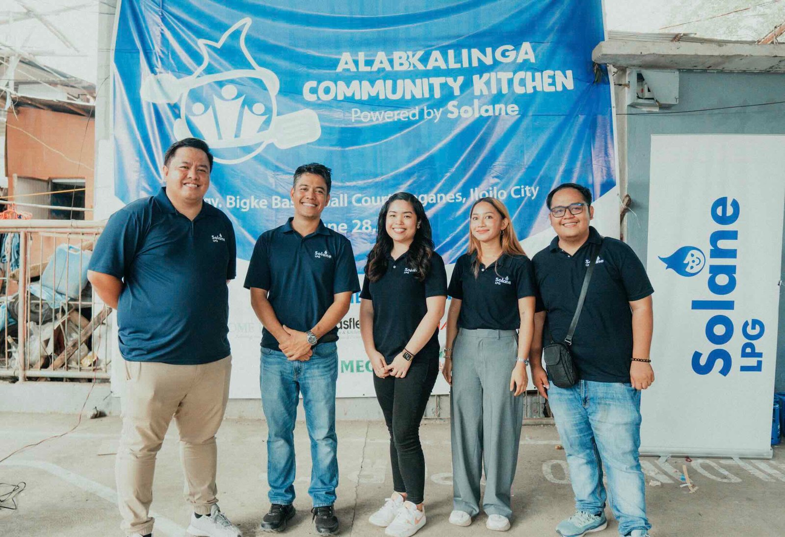 Solane officially launched the AlabKalinga Community Kitchen recently in Brgy. Bigke, Leganes, Iloilo. The free community cooking initiative brought together over 70 households to provide immediate, practical support for families facing everyday challenges.